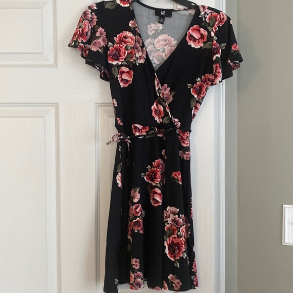 Kohl's | Dresses | Kohls Flower Wrap Dress | Poshmark